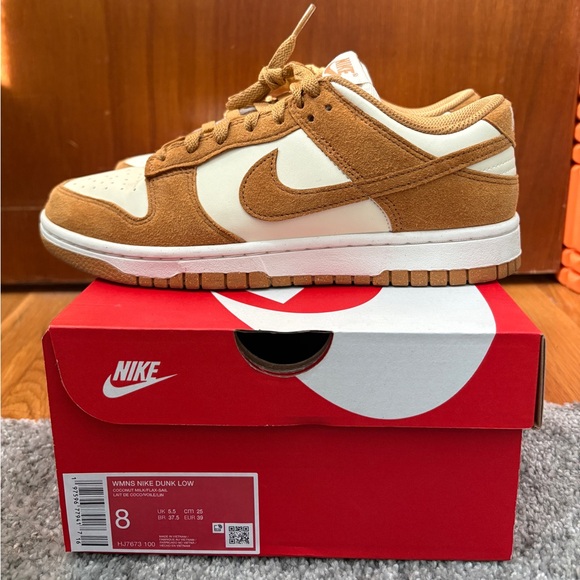 NIKE Women’s Dunk Low - Picture 2 of 9